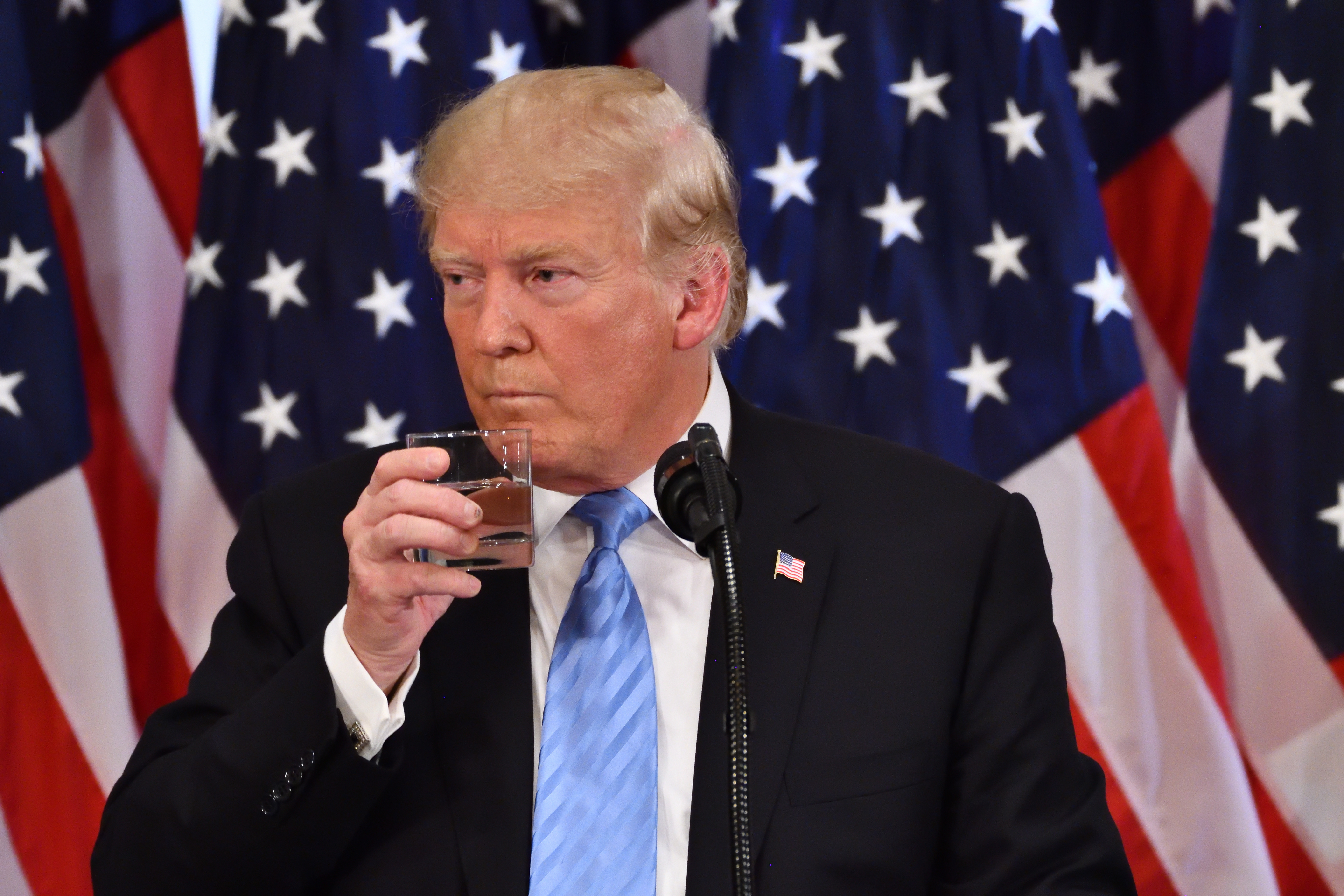 Motivul pentru care Donald Trump nu bea niciodată alcool. “Nici măcar un pahar”