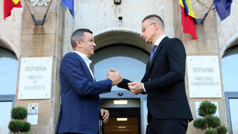 Sorin Grindeanu si Peter Szijjarto dau mana