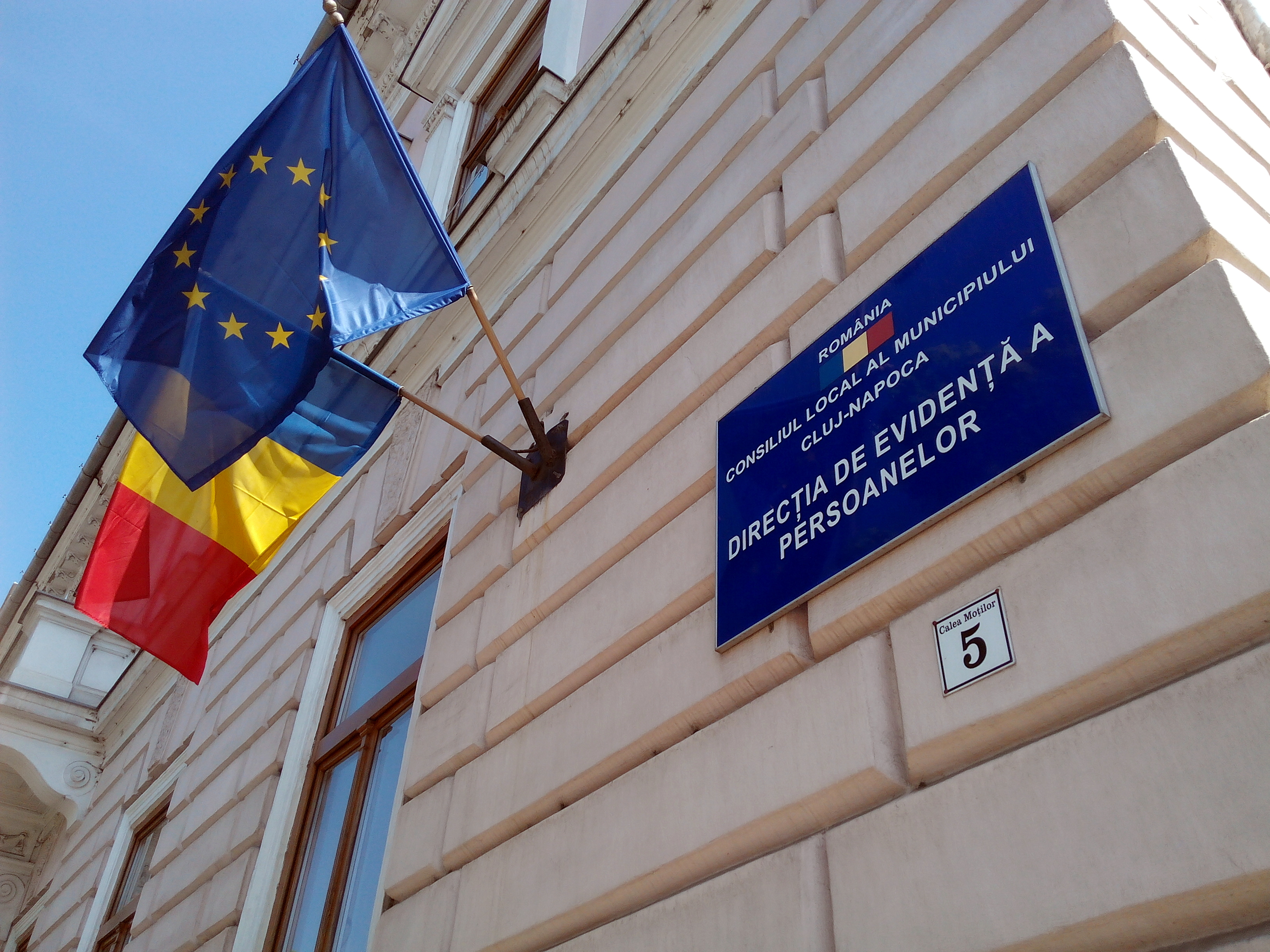 Primul buletin la 14 ani. De când se poate solicita și ce acte sunt necesare. Toate cărțile de identitate expiră în 2031