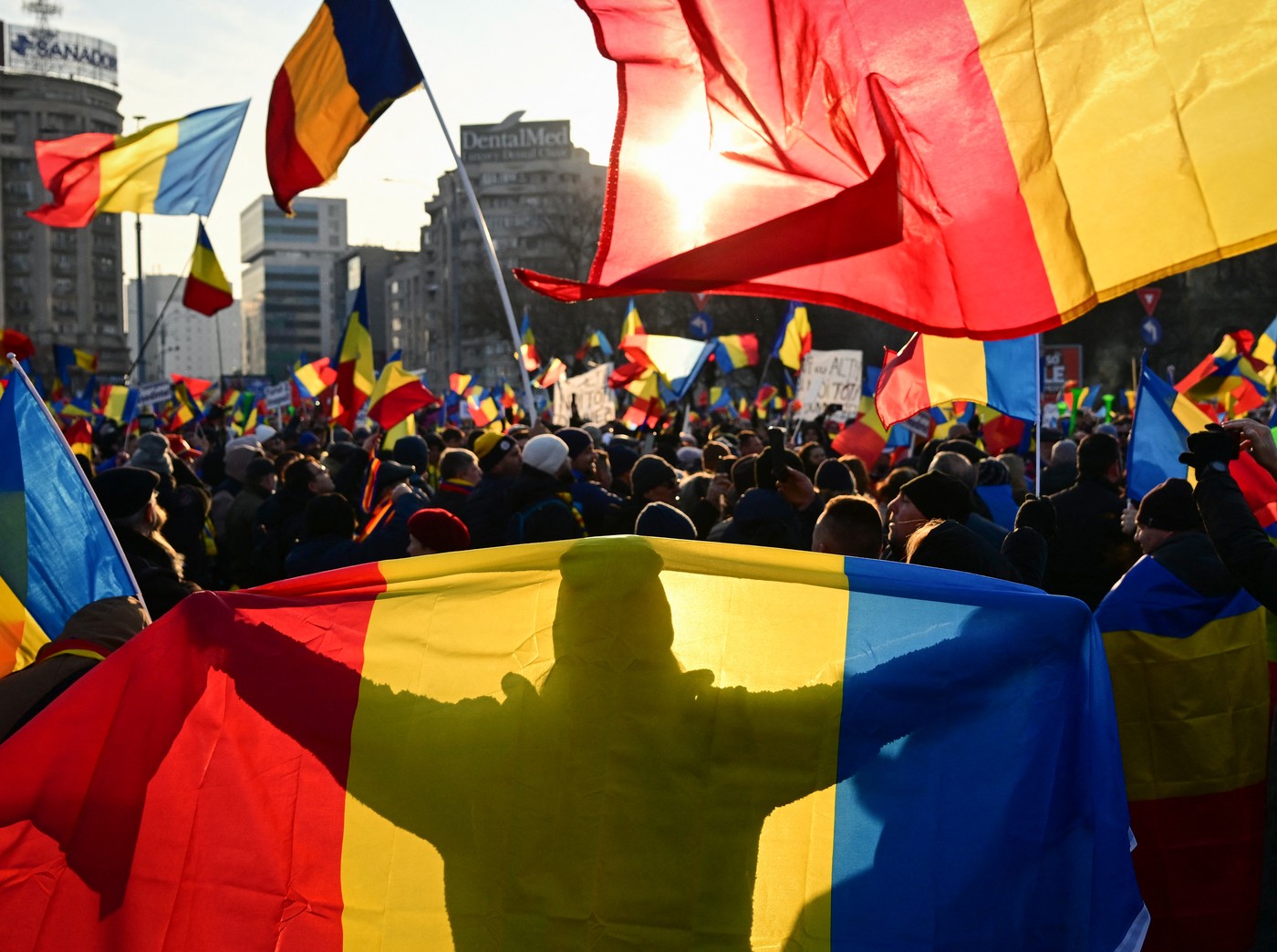 Doi români din trei cred că sunt priviți ca cetățeni ”de mâna a doua în Europa”, arată un sondaj INSCOP