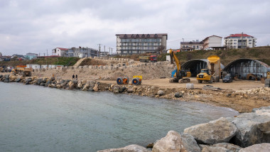 Lucrări de înnisipare la Costinești. Foto: Mircea Fechet:Facebook