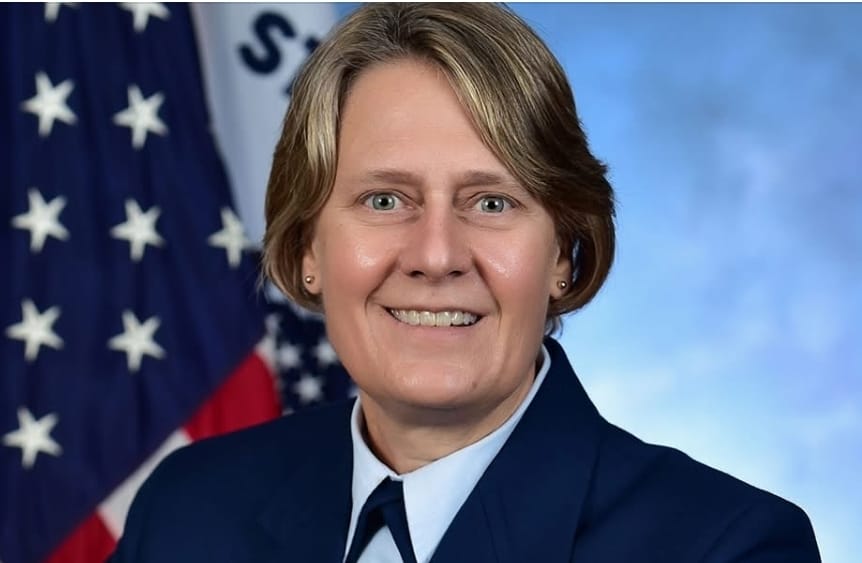 Trump o demite pe prima femeie care a condus o ramură a forțelor armate americane