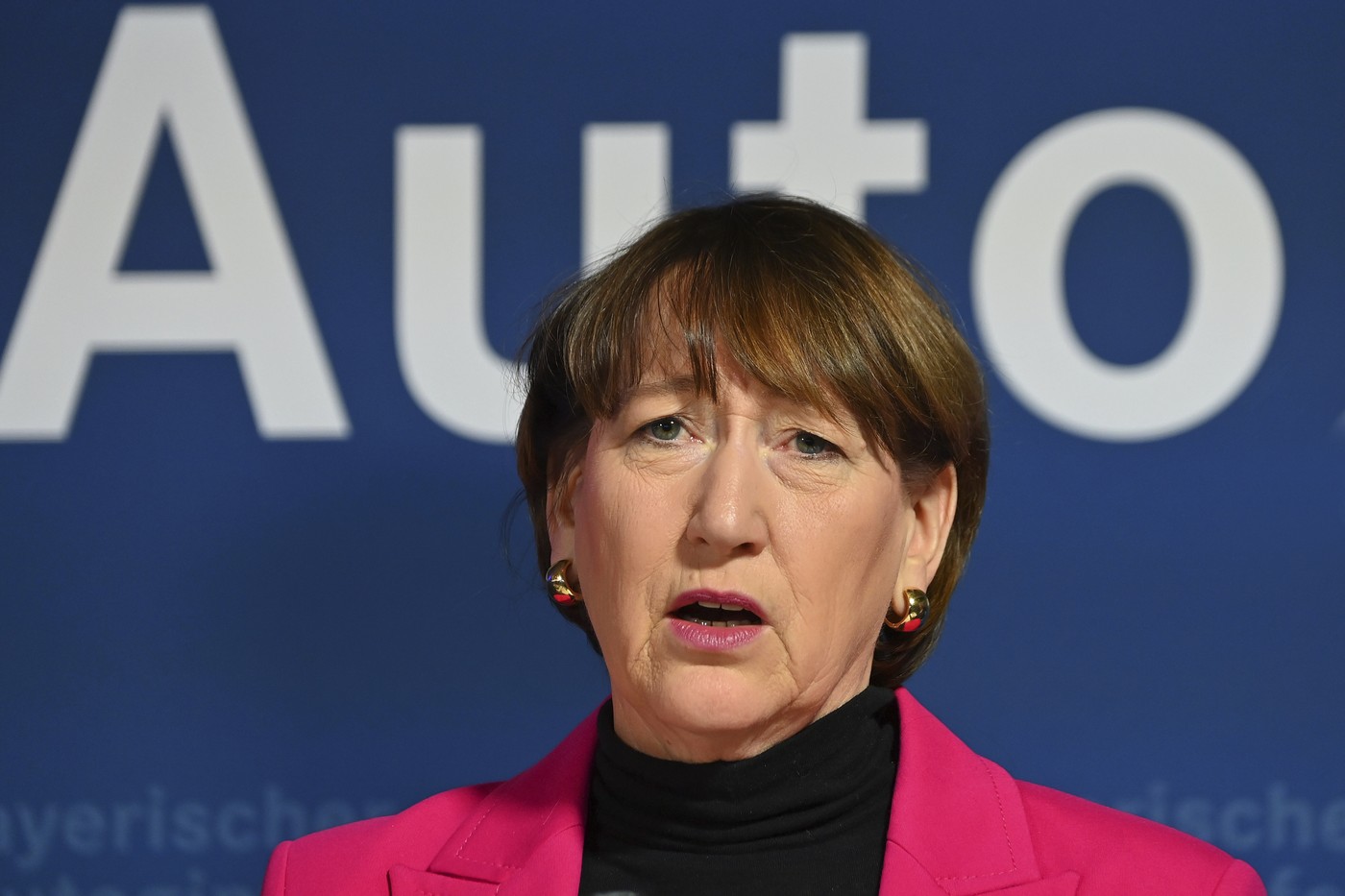Avertismentul producătorilor auto germani în legătură cu tarifele vamale pe care Trump vrea să le impună