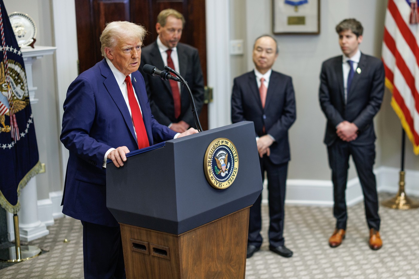 Donald Trump și directorii OpenAI, SoftBank și Oracle au anunțat un proiect de 500 de miliarde de dolari pentru infrastructură AI