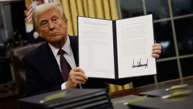 Donald Trump semneaza ordine executive