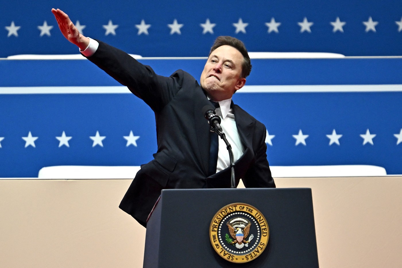 Elon Musk, furios pe Wikipedia, le cere oamenilor să nu mai finanțeze enciclopedia online „până când echilibrul va fi restabilit” 