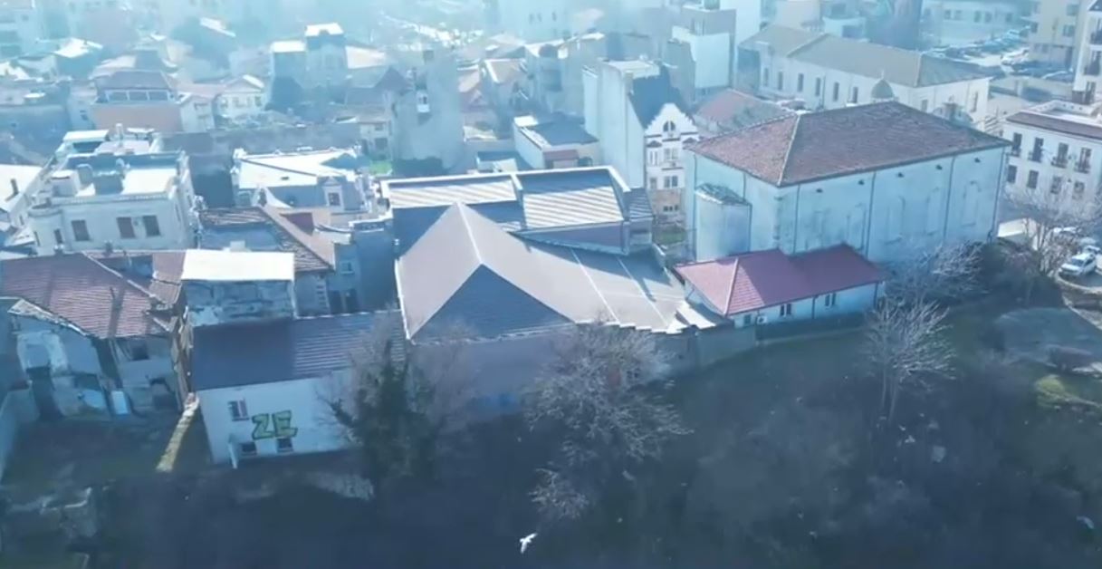 VIDEO Două clădiri istorice din Constanța sunt în pericol din cauza falezei care se prăbușește