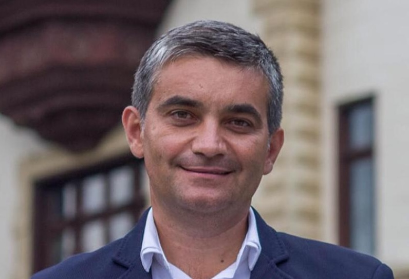 Vlad Oprea a fost reținut de procurorii DNA. Primarul din Sinaia este acuzat că a primit mită de aproape un milion de euro