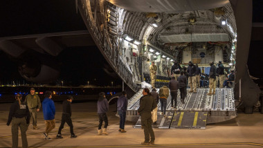 Migranți trimiși cu avioane militare în Guatemala.