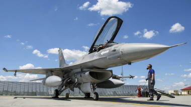 Avion F-16