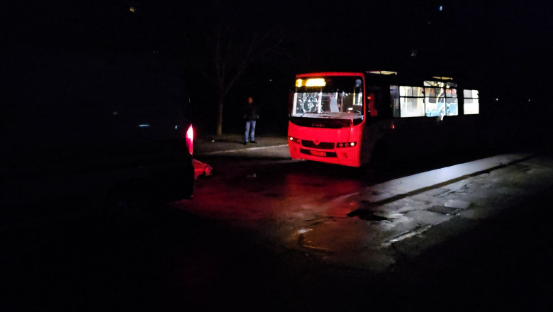 Autobuz civil țintit de o dronă rusească în Herson