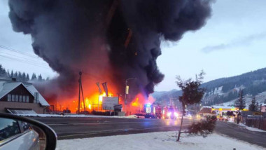 Incendiu la un depozit de cauciucuri, în localitarea Argestru