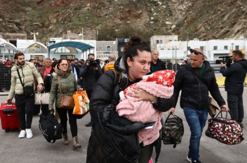 People flee Santorini as earthquake fears grow