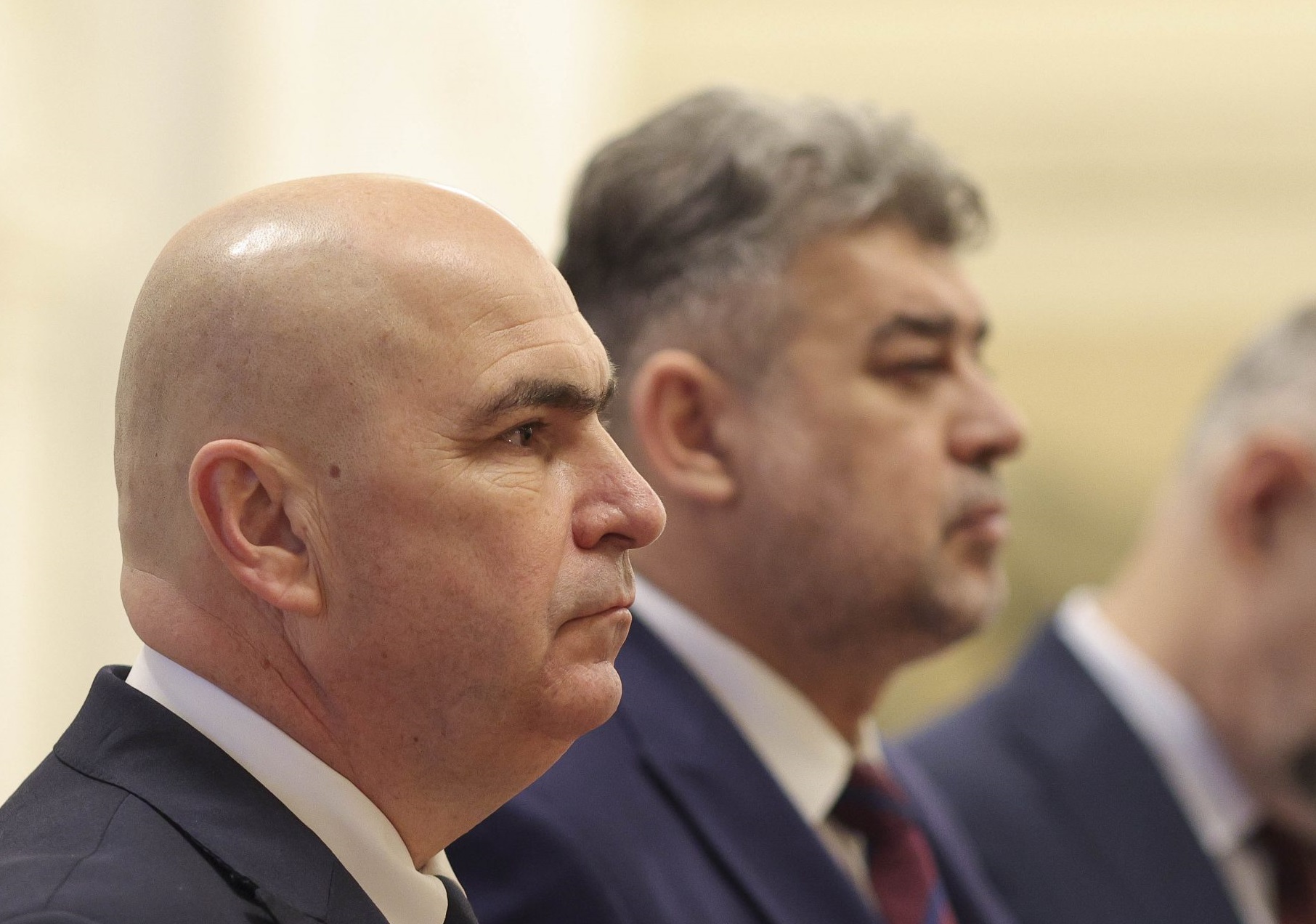 Marcel Ciolacu îl atacă dur pe premierul Ilie Bolojan: „A confundat funcţia cu nevoia de a fi Mesia al României. Totul este blocat”