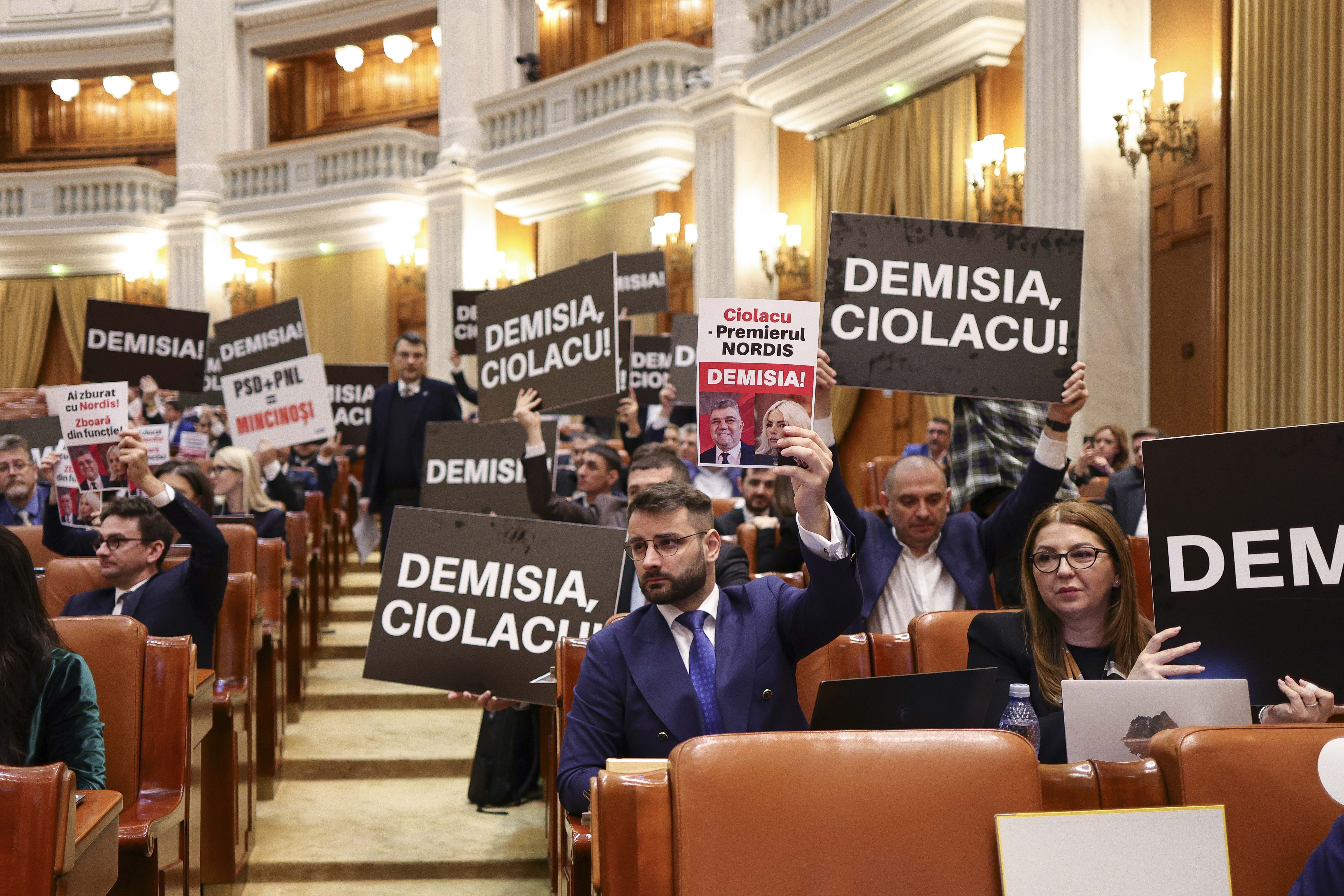USR nu a votat bugetul pe 2025: „PSD şi PNL taie de la pensionari şi copii, dar lasă privilegiile specialilor”