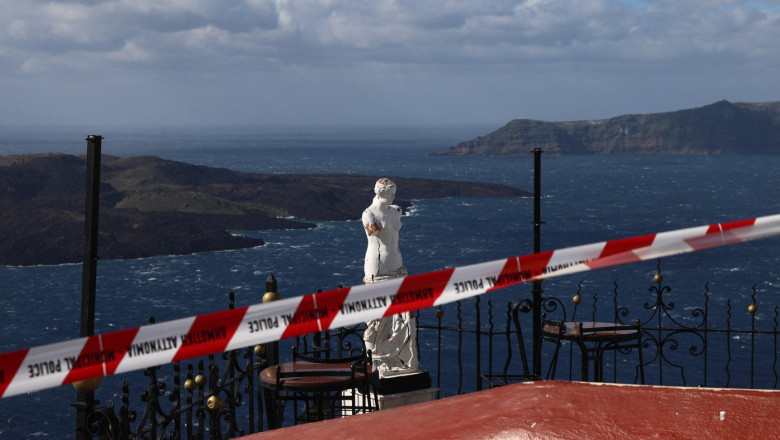 Fleeing Santorini: Tremors shake the island amid growing earthquake fears