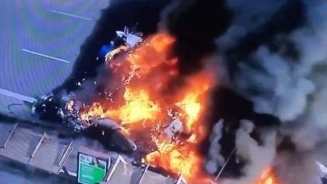 Un avion de mici dimensiuni s-a prăbușit peste un autobuz pe o stradă din Brazilia: două persoane au murit. Momentul exploziei, filmat