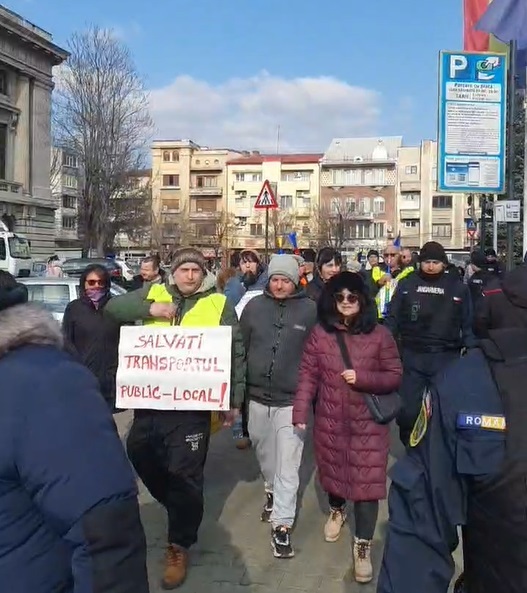 Protest la Ploiești: angajații din transportul public, în stradă, după ce primarul a cerut scăderea cheltuielilor cu 22%
