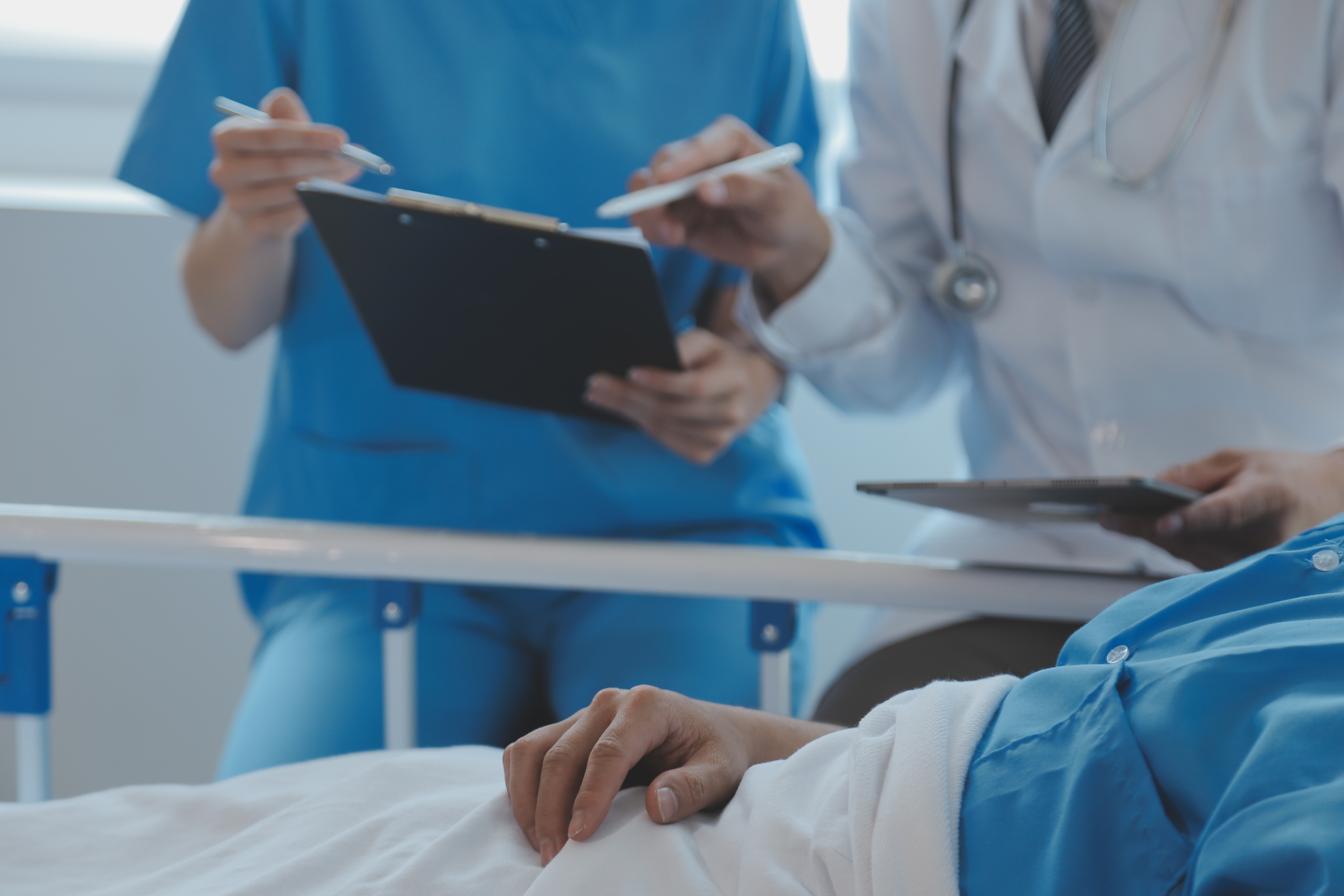 Crește numărul cazurilor de infecții respiratorii în România. Medic pneumolog: „Ne confruntăm cu două tipuri de gripă. Este grav”