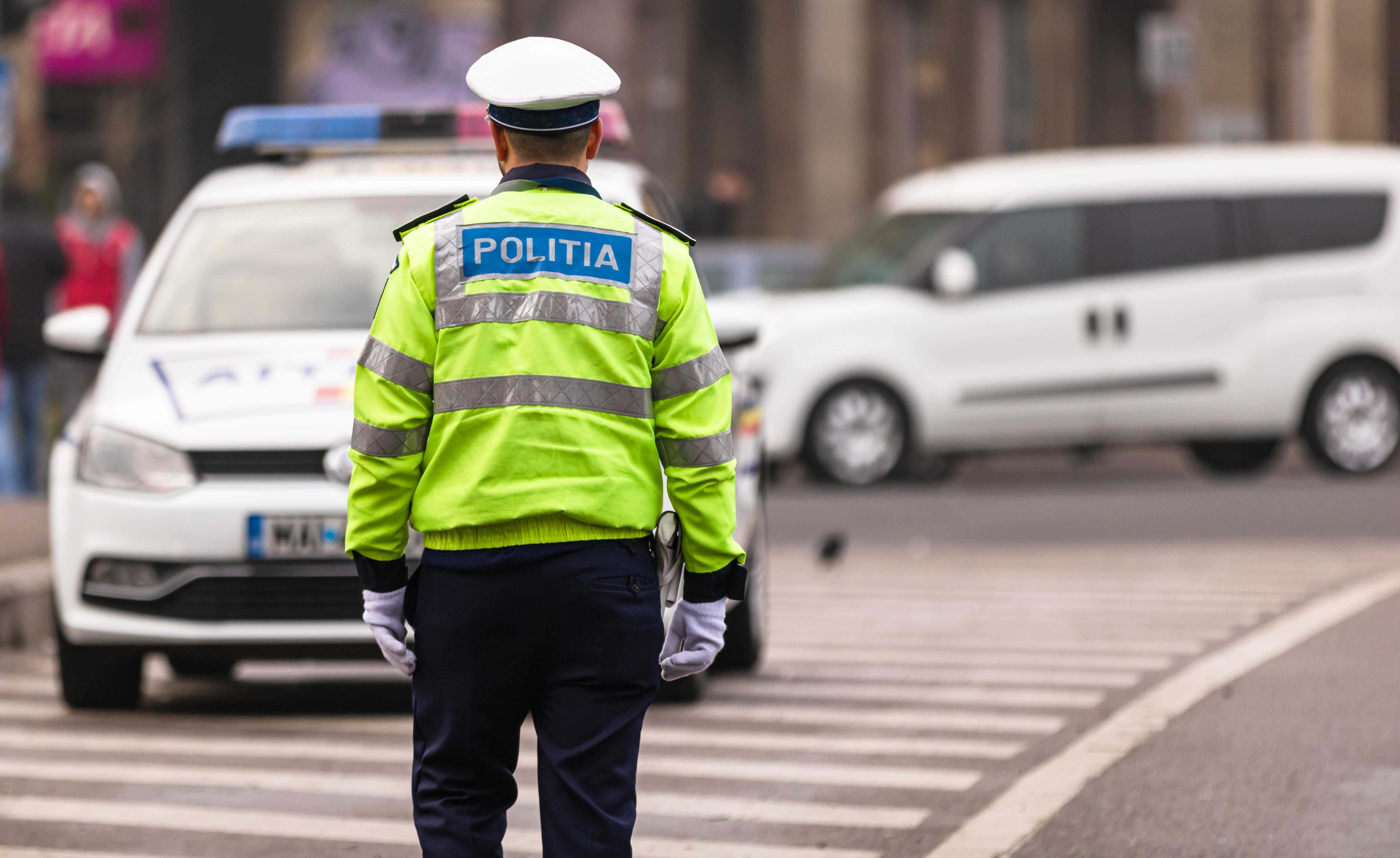Băiat de zece ani, prins de poliţişti la volanul unui autoturism, în Afumați. Tatăl copilului era în dreapta