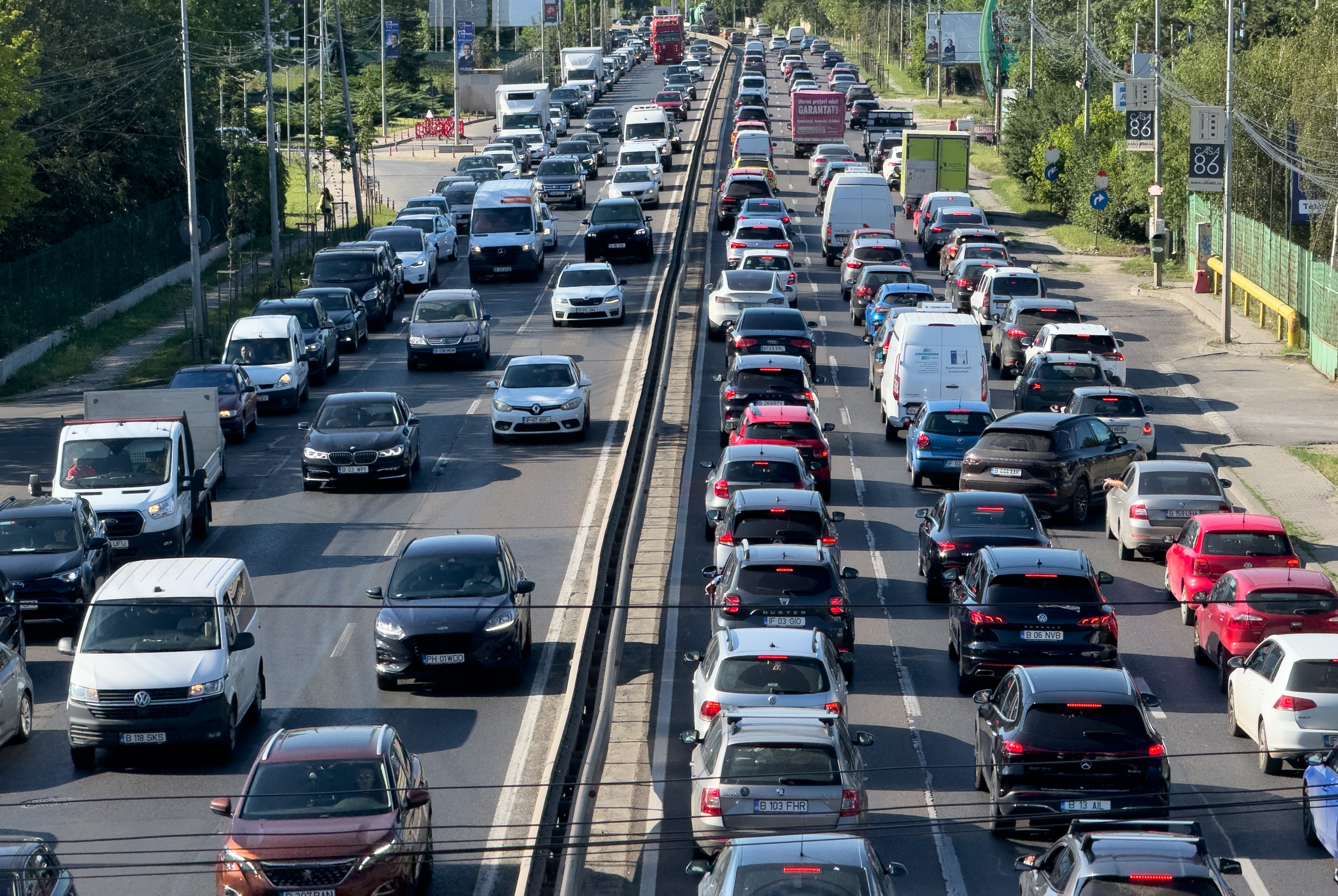 România, presată să implementeze taxa pe poluare: 8 din 10 șoferi români vor trebui să o plătească