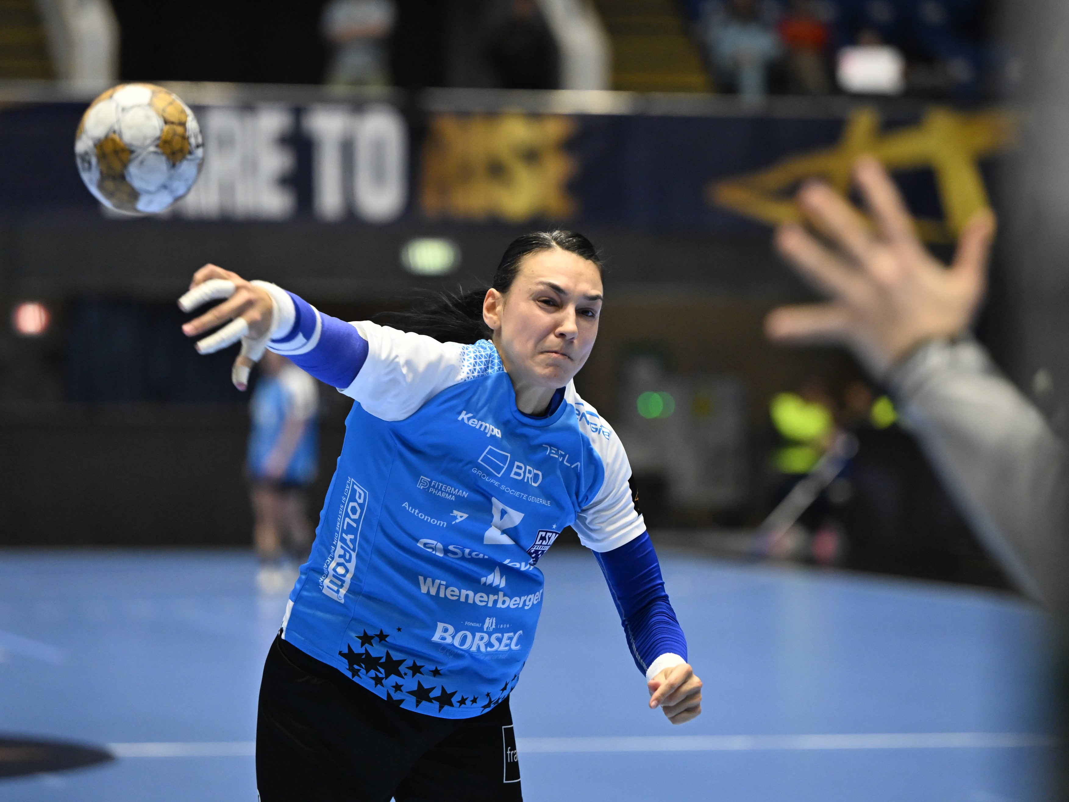 Victorie la limită reușită de CSM București în Liga Campionilor la handbal feminin