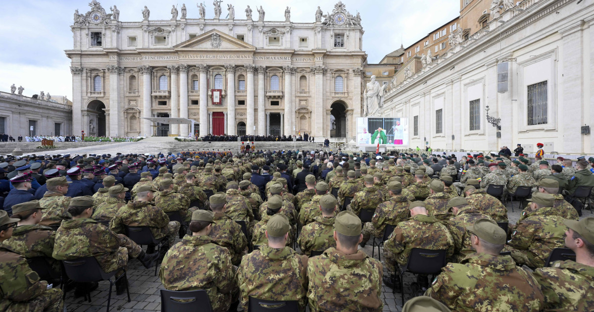Papa Francisc: Forțele armate pentru apărare, nu dominație