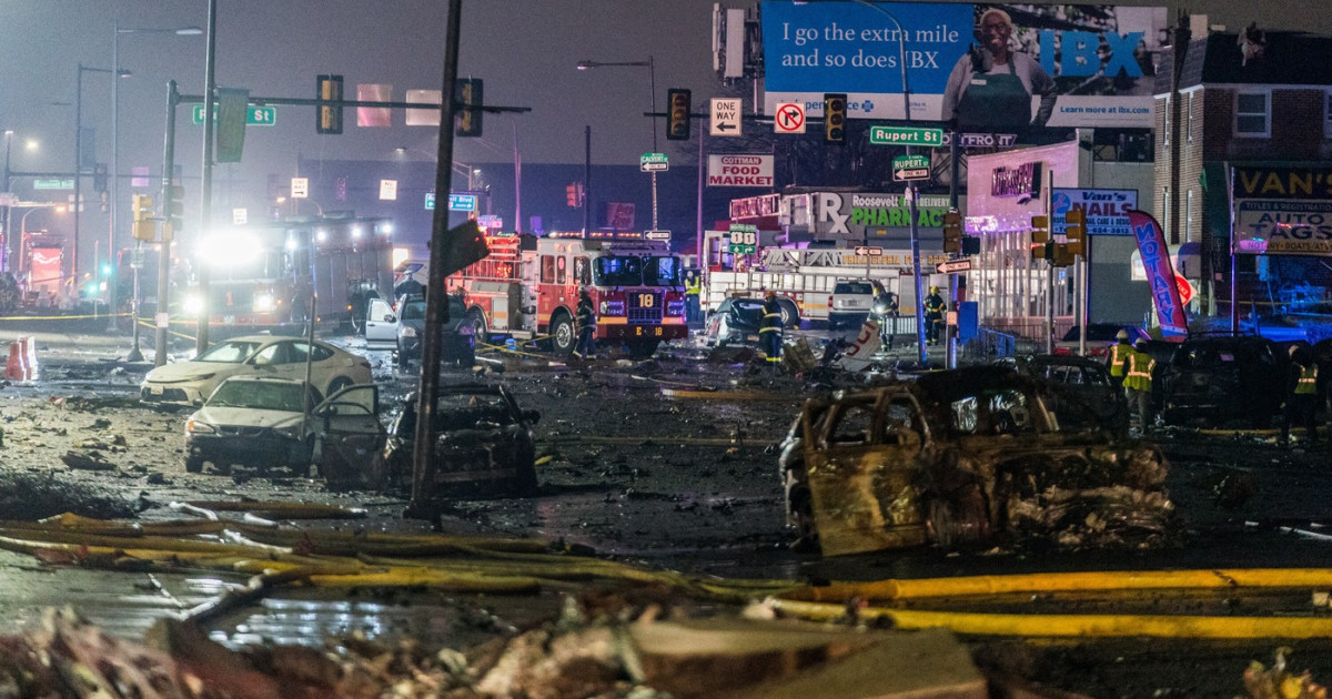 Avion prăbușit lângă un mall din Philadelphia: flăcări și victime