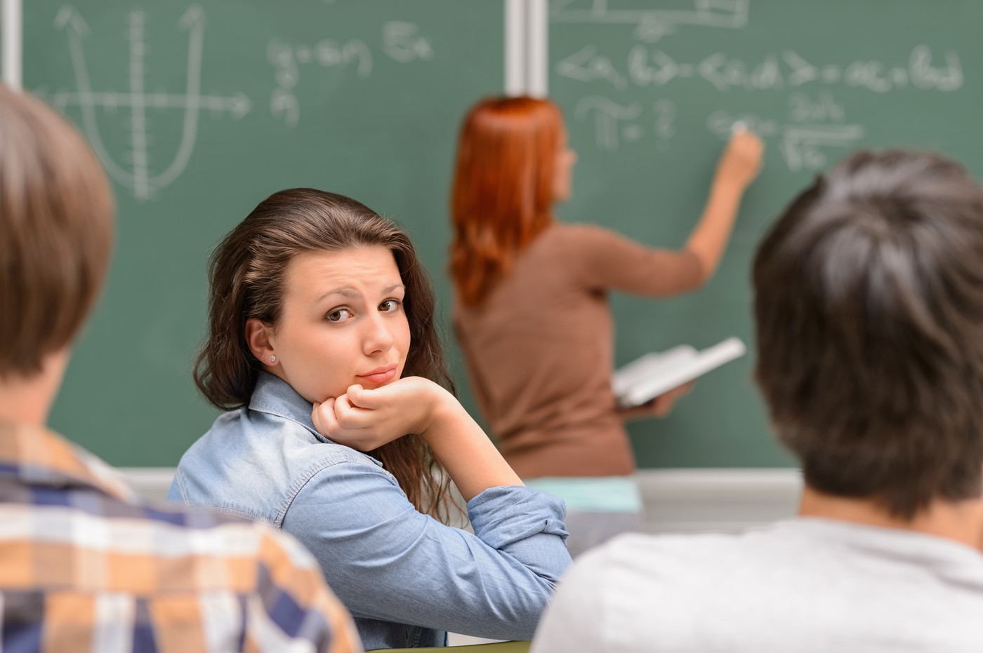 Profesorii vor câștiga mai puțin începând cu septembrie. Ministerul Educației: Dascălii au încasat «spor la spor». Replica sindicatelor