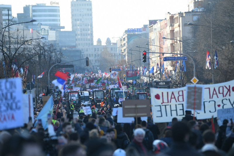 Students, protesting against train accident, reach Novi Sad