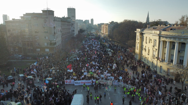 Students, protesting against train accident, reach Novi Sad
