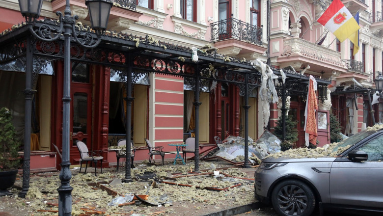 Hotelul Bristol avariat pe strada Italianskaia în urma atacului din Odesa.