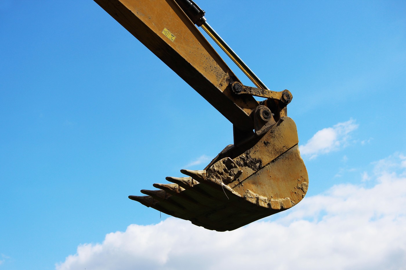 Accident mortal la Turnu Măgurele. Doi bărbați au decedat după ce o cupă de excavator s-a prăbușit peste ei