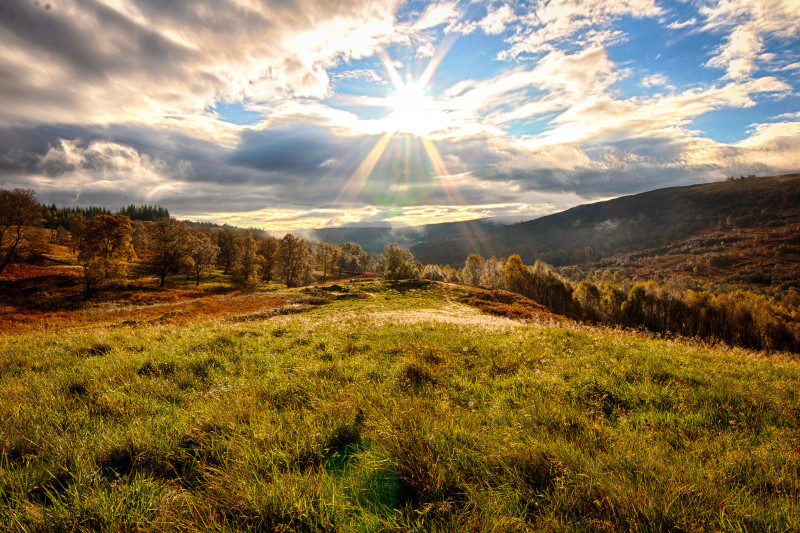 Sun,Burst,Over,Pitagowan