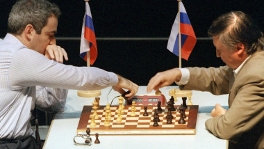 Anatoli Karpov vs Garry Kasparov