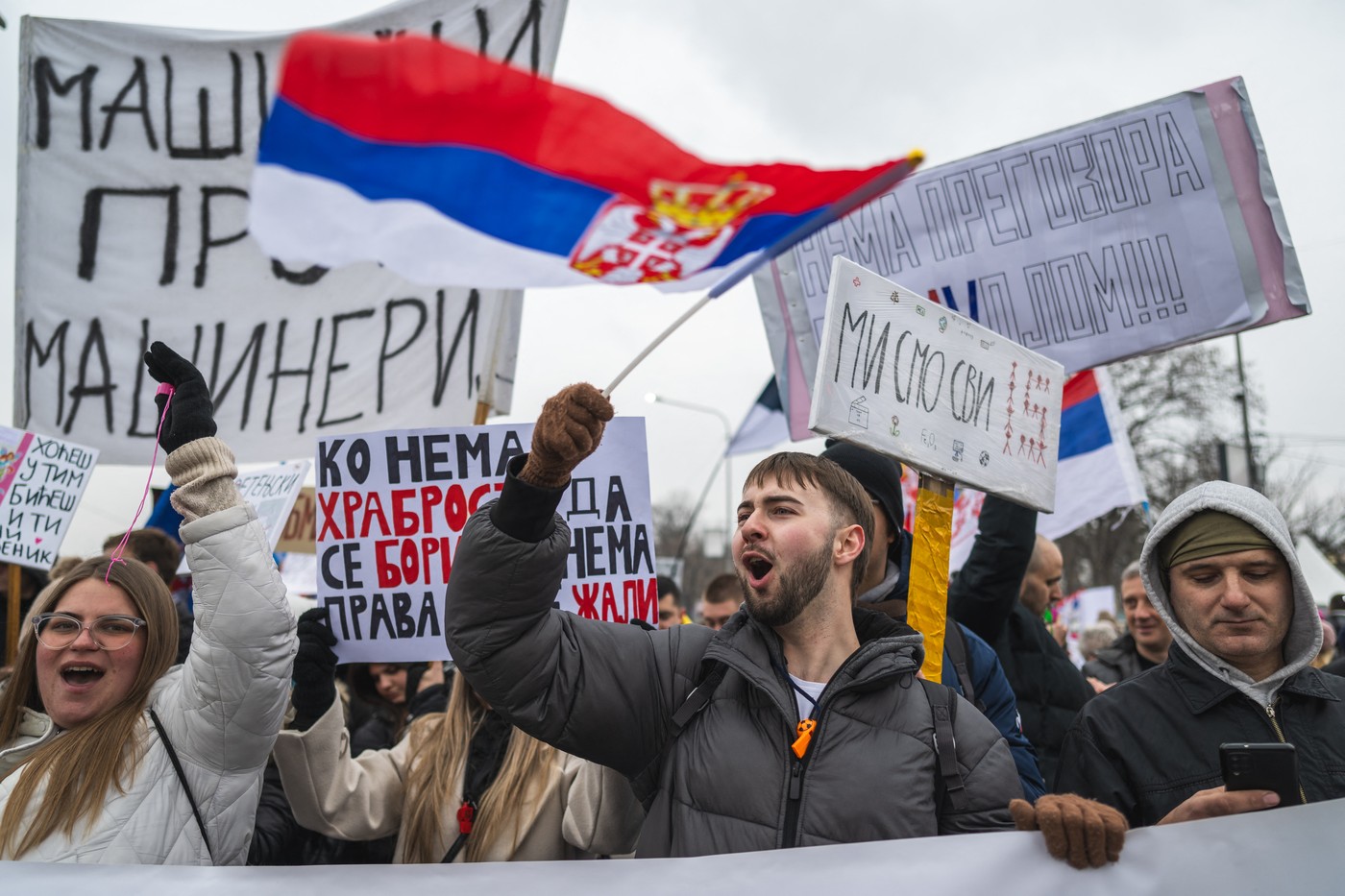 Sârbii cer în stradă demisia președintelui Vucic. „E o revoluție”