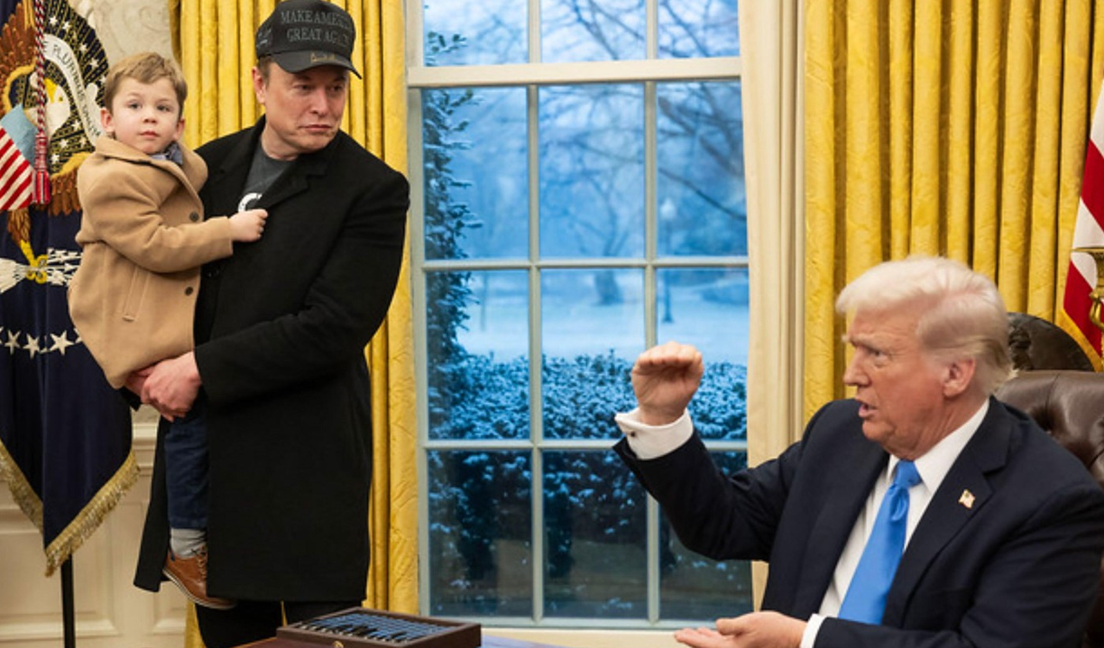 Donald Trump ironizează mass-media şi apără relaţia sa cu „președintele Elon Musk”