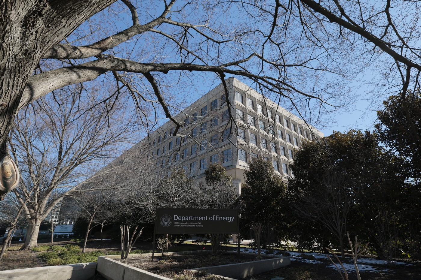 Administrația Trump se chinuie să reangajeze oamenii din domeniul securității nucleare pe care i-a concediat acum câteva zile