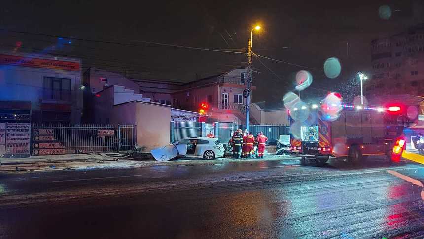 Accident grav în Constanța. Un băiat de 15 ani a ajuns la spital după ce a derapat cu mașina