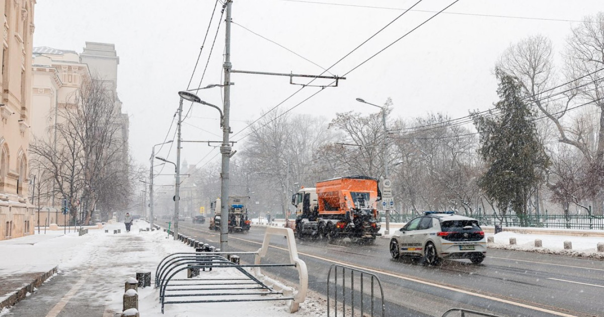 Nicușor Dan cere deszăpezirea urgentă a străzilor laterale și trotuarelor