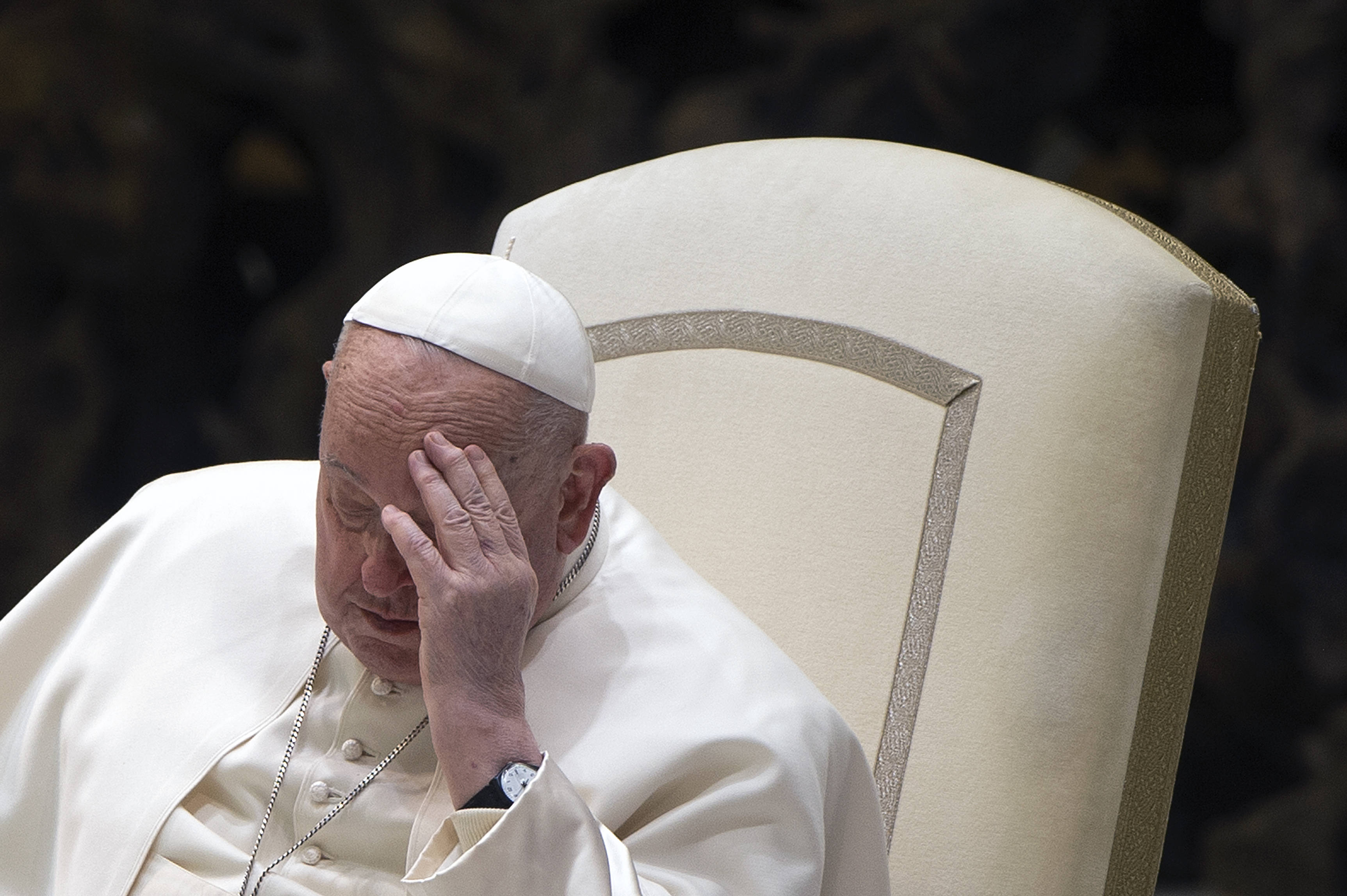 Papa Francisc rămâne în stare critică și are o „ușoară insuficiență renală”, afirmă Vaticanul