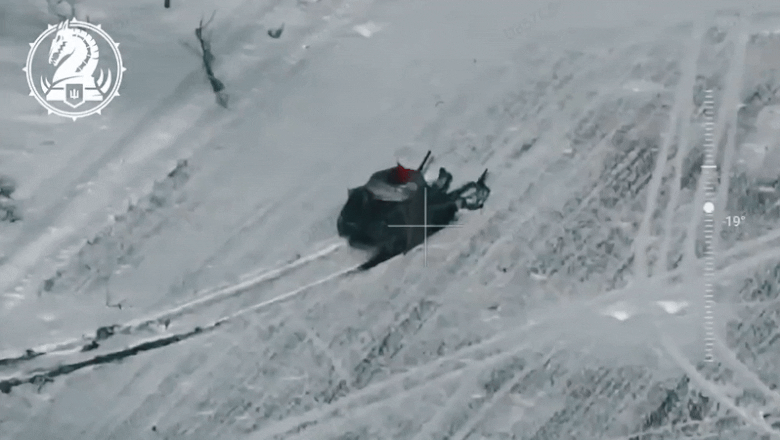 Blindate ruse cu steagul Uniunii Sovietice distruse de ucraineni în Kursk. „Mergeau ca la paradă, până au intrat într-un câmp de mine”