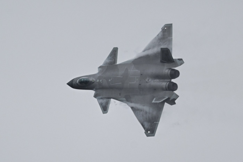 avion-de-luptă-invizibil-j-20-china