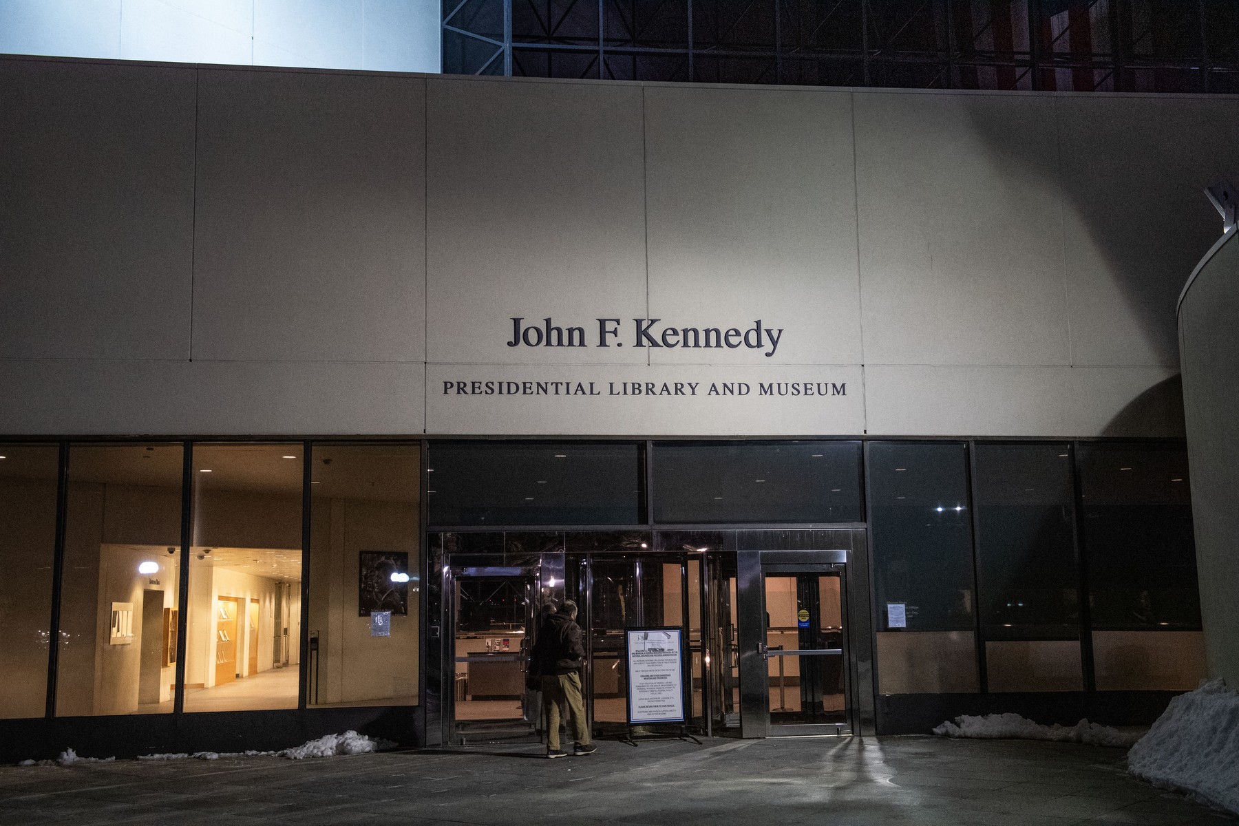 Biblioteca John F. Kennedy din Boston a fost nevoită să se închidă, din cauza disponibilizărilor angajaților federali