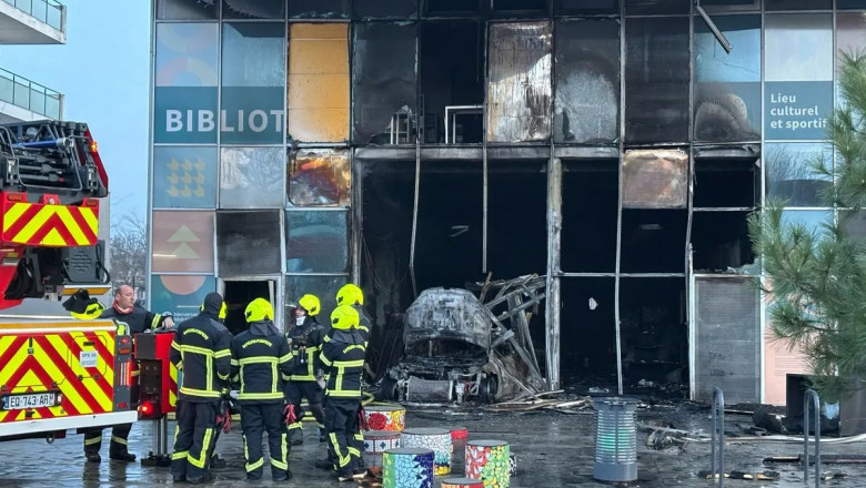  Violențe extreme pe străzile din Grenoble. Tiruri de mortieră între atacanți și poliție, iar o bibliotecă a fost incendiată 