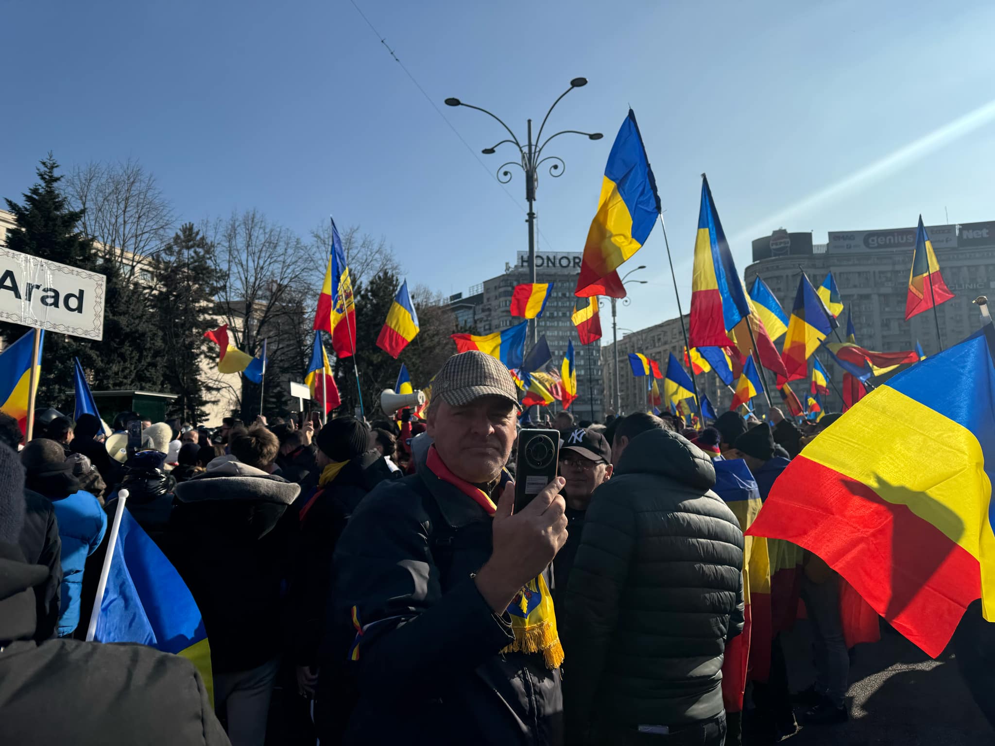 Un participant la protestul de luni din Piața Victoriei, arestat preventiv pentru 30 de zile. Un cetățean polonez a fost și el reținut