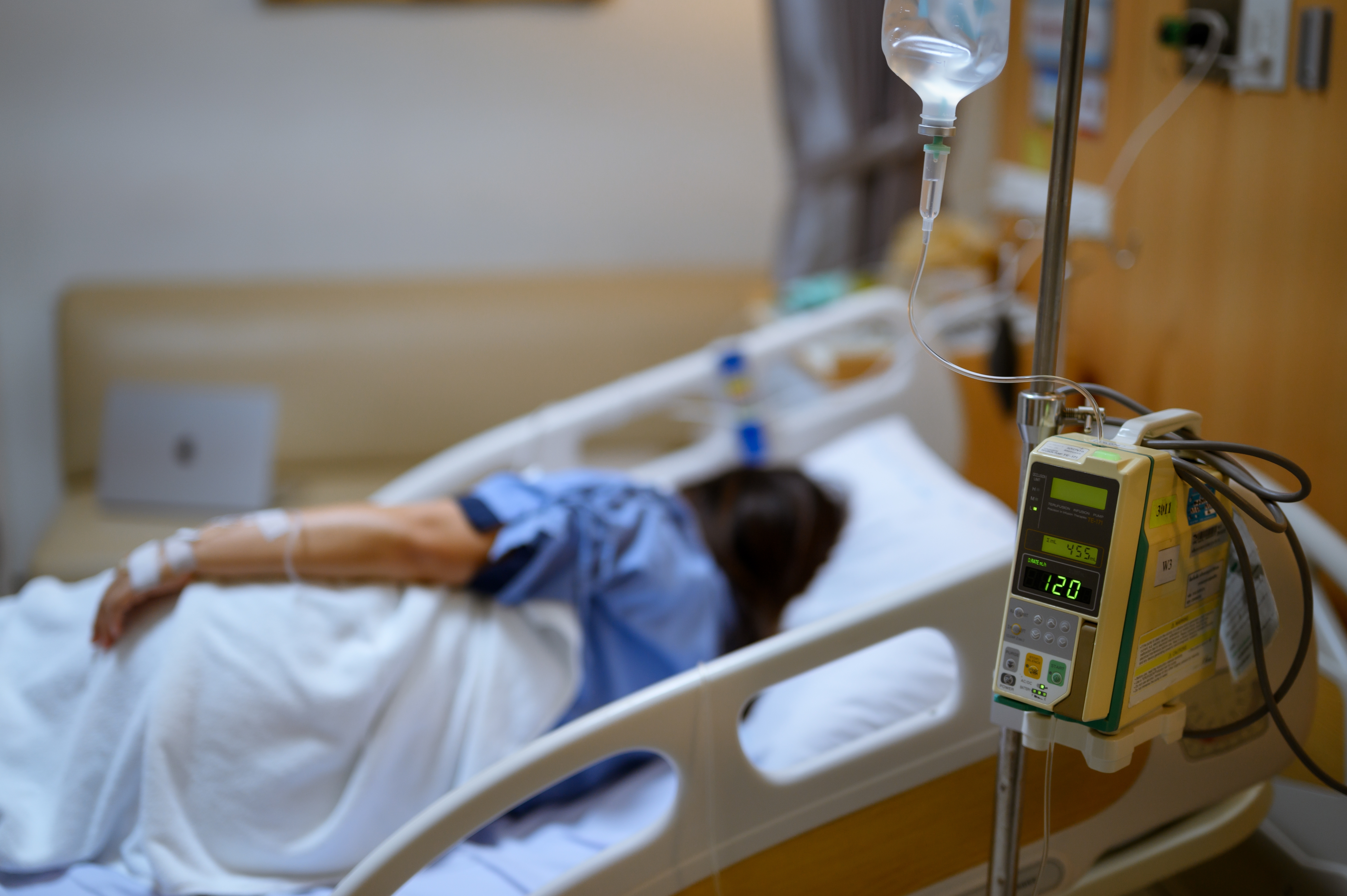 Gripa sezonieră este contagioasă și poate cauza infecția plămânilor. Medic: „Pot exista complicații severe, inclusiv decesul”