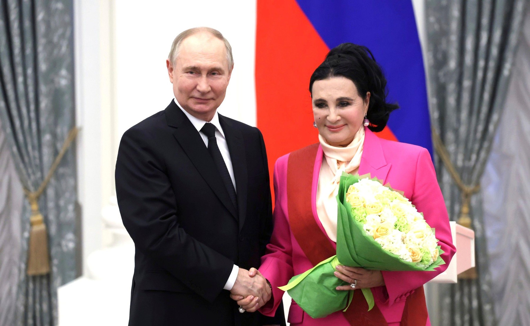 Antrenoarea naţionalei ruse de gimnastică ritmică a demisionat în urma unui conflict cu presupusa parteneră a lui Putin, Alina Kabaieva