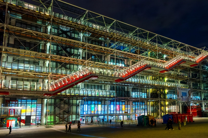 centrul pompidou noaptea