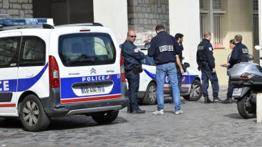 politisti francezi